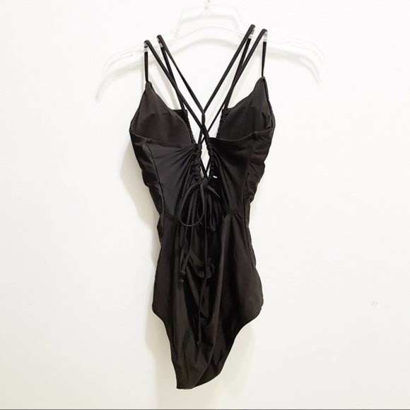 Cupshe NWT Cheeky Gal Women's Keyhole Crisscross Black Swimsuit M - Picture 2 of 9